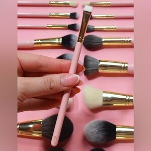 P.Louise #119 Flat Liner Brush